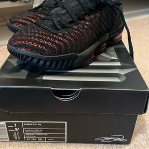 LeBron XV Low basketball shoes men’s 7